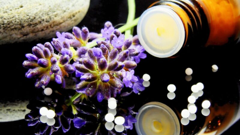 Mokslininkai primena: homeopatiniuose vaistuose dažnai nelieka veikliosios medžiagos