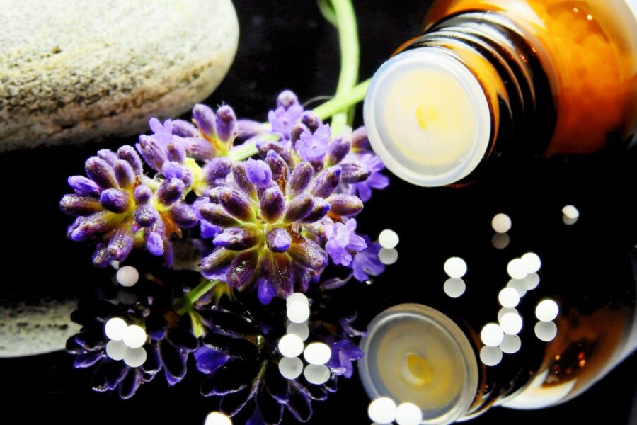 Mokslininkai primena: homeopatiniuose vaistuose dažnai nelieka veikliosios medžiagos