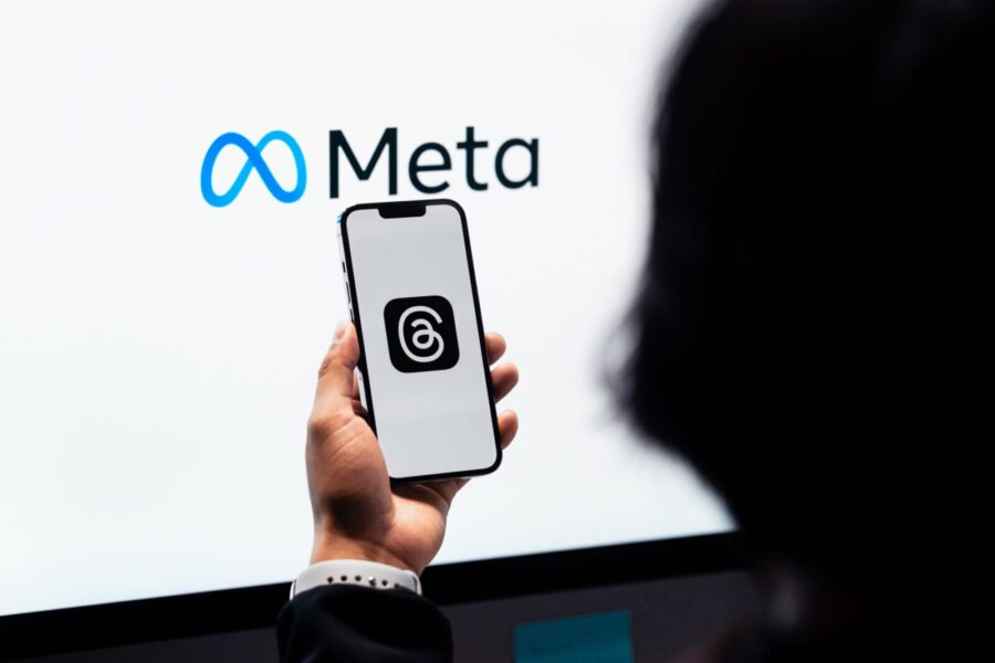 „Meta“ žengia neįprastą žingsnį: energiją dirbtiniam intelektui nori gauti tiesiai iš kosmoso