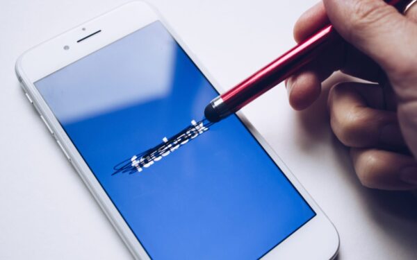 „Facebook“ sutriko visame pasaulyje: vartotojai negali prisijungti ir atnaujinti naujienų srauto
