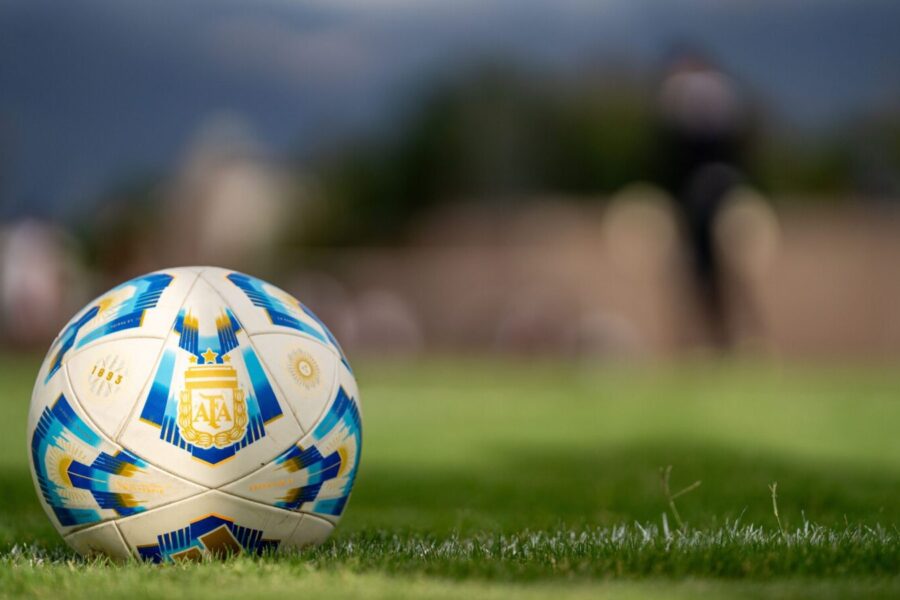 Futbolo kamuolys. Pexels nuotr.