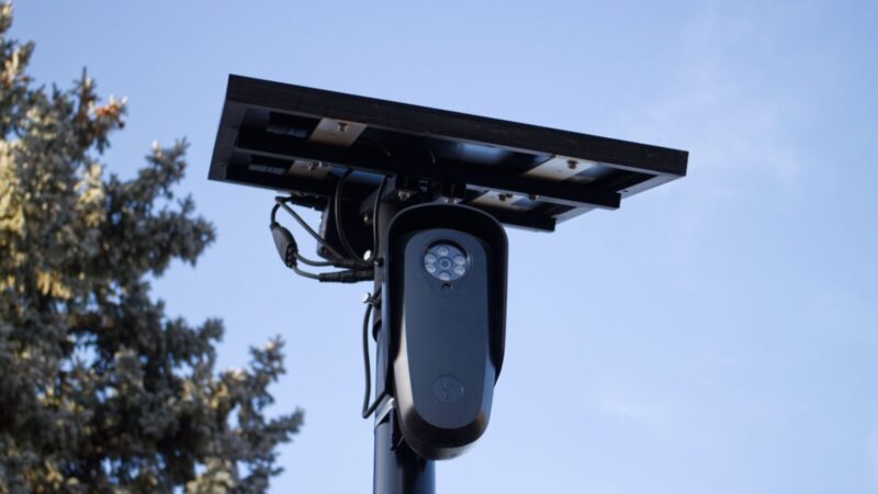 Skubus perspėjimas „Wyze“ naudotojams: atšaukiama daugiau nei 320 tūkst. „Solar Cam Pan“ kamerų