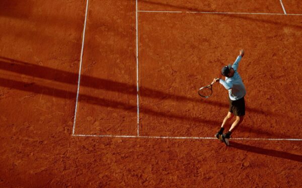 Pirmoji pasaulio raketė neatlaikė: J. Sinnerio žygis „French Open“ turnyre baigėsi šokiruojančiai anksti