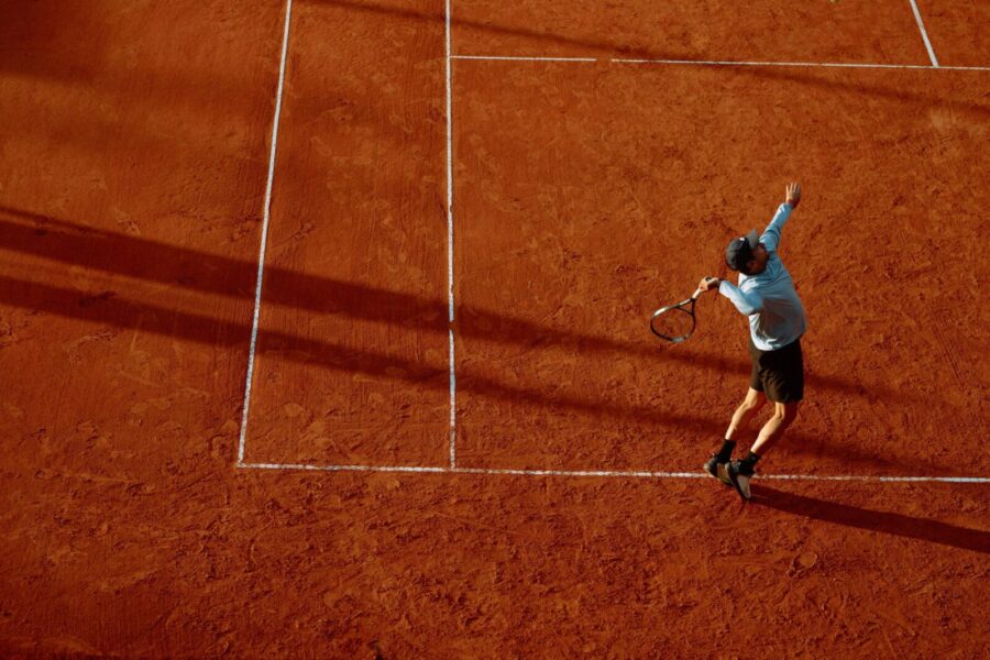 Pirmoji pasaulio raketė neatlaikė: J. Sinnerio žygis „French Open“ turnyre baigėsi šokiruojančiai anksti