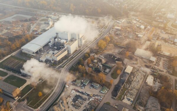 Keturios ES šalys sukilo prieš Briuselį: griežtesnės klimato taisyklės kelia nerimą gamintojams