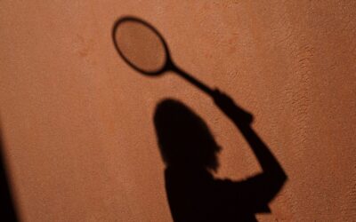 Aukso spalvos suknelė padalijo sirgalius: Naomi Osaka atsidūrė teniso pasaulio dėmesio centre
