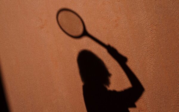 Aukso spalvos suknelė padalijo sirgalius: Naomi Osaka atsidūrė teniso pasaulio dėmesio centre