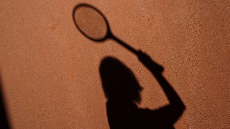 Aukso spalvos suknelė padalijo sirgalius: Naomi Osaka atsidūrė teniso pasaulio dėmesio centre