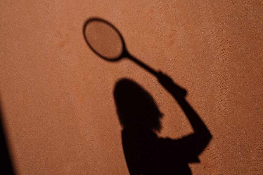 Aukso spalvos suknelė padalijo sirgalius: Naomi Osaka atsidūrė teniso pasaulio dėmesio centre