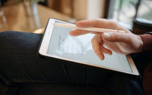 „E Ink“ ir „MediaTek“ ruošia pokytį e. skaitytuvams: pristatytos naujos DI galimybės