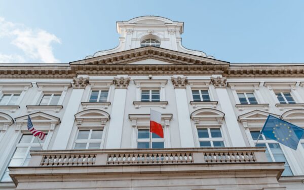 Lenkija ir Jungtinė Karalystė siunčia aiškų signalą Rusijai: pasirašė naują gynybos susitarimą