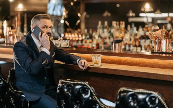 „Vertu“ pristatė telefoną už 6 000 eurų: naujasis telefonas turi DI, kuris pats atlieka užduotis