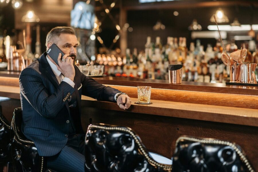 „Vertu“ pristatė telefoną už 6 000 eurų: naujasis telefonas turi DI, kuris pats atlieka užduotis