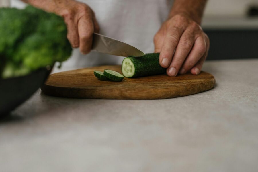 Šefai įdeda vieną papildomą ingredientą: agurkų salotos ilgiau išlieka tirštos ir skanios