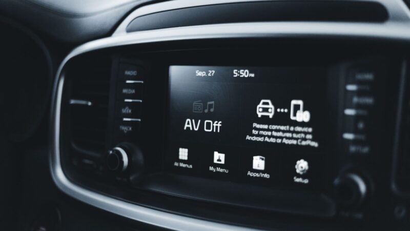 Tūkstančiai skundų dėl „Spotify“ automobiliuose: daliai naudotojų tenka keliauti be muzikos