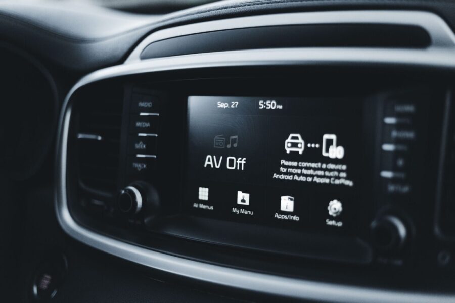 Tūkstančiai skundų dėl „Spotify“ automobiliuose: daliai naudotojų tenka keliauti be muzikos