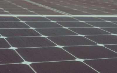 Po tūkstančiais tonų plieno: Šveicarija išbando saulės modulius ant geležinkelio bėgių