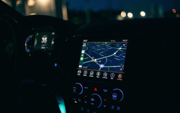 Skambučiai iš automobilio taps paprastesni: „Google Meet“ pasiekia dar daugiau naudotojų