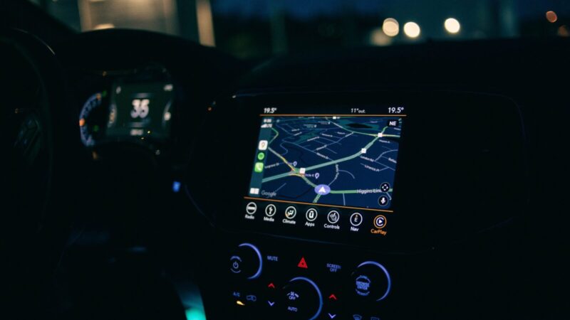 Skambučiai iš automobilio taps paprastesni: „Google Meet“ pasiekia dar daugiau naudotojų