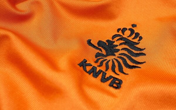 Milijonus gluminantis klausimas: kodėl Nyderlandų futbolininkai rengiasi oranžine spalva?