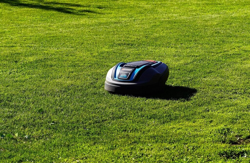 lawn mower, battery mower, lawn mower robot, garden, short, nature, maintained, robotic lawnmower, automatically, autonomous, garden maintenance, electric, equipment, technology