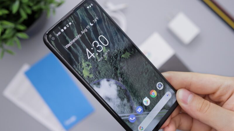 „Google“ tyliai patobulino skambučių funkciją: atsirado asmeninis pasveikinimas