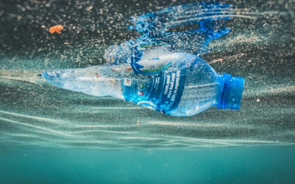 Didelis pavojus, kurio nematome: plastiko dalelės jau aptinkamos žmogaus kūne