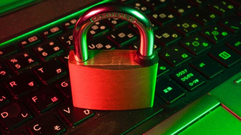 Ekspertai įspėja apie naują grėsmę internete: nusikaltėliai naudoja „ChatGPT“ vardą
